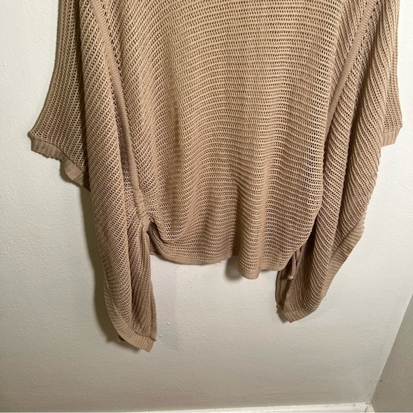 A.n.a Cover Up Sweater Beige Cinched Sides Batwing L/XL - Picture 8 of 9